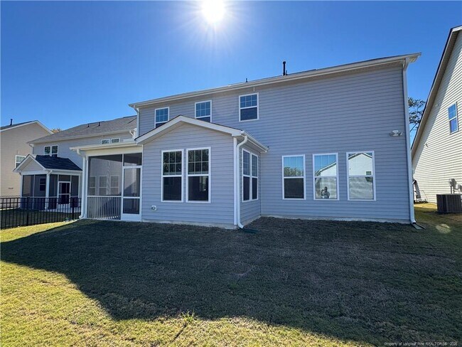 Building Photo - 282 Creekhaven Dr