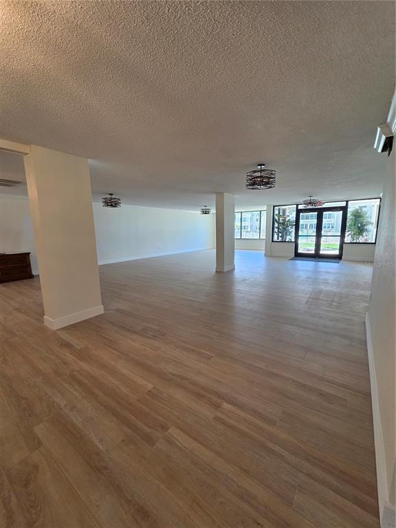 Building Photo - 632 Edgewater Dr