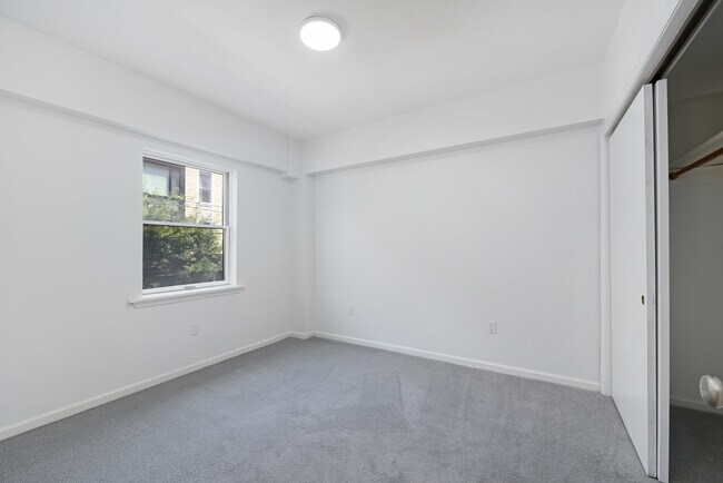 Building Photo - 84 Bloomfield St