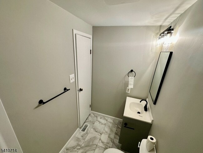 Building Photo - 59 Liberty Ln