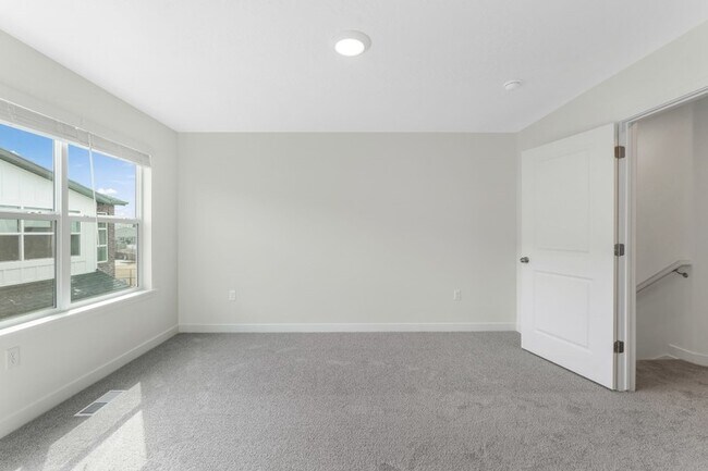 Building Photo - 12927 Trail