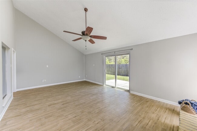 Building Photo - 5054 Pine Cliff Dr