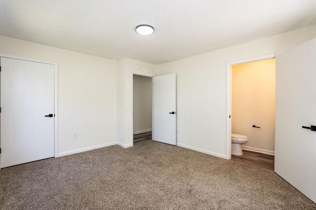 Building Photo - Three Bedroom Home Move in ready!