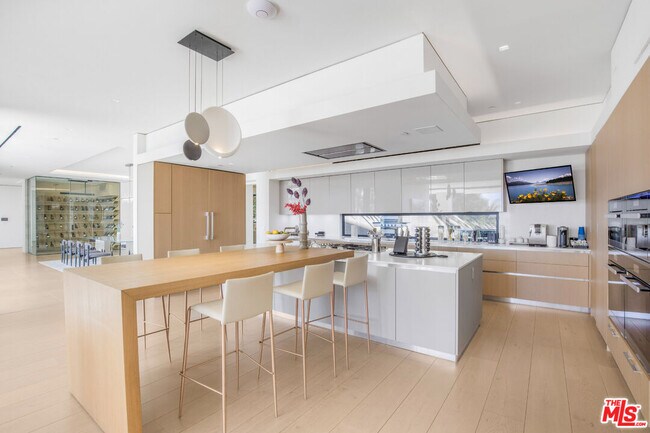 Building Photo - 9255 Swallow Dr