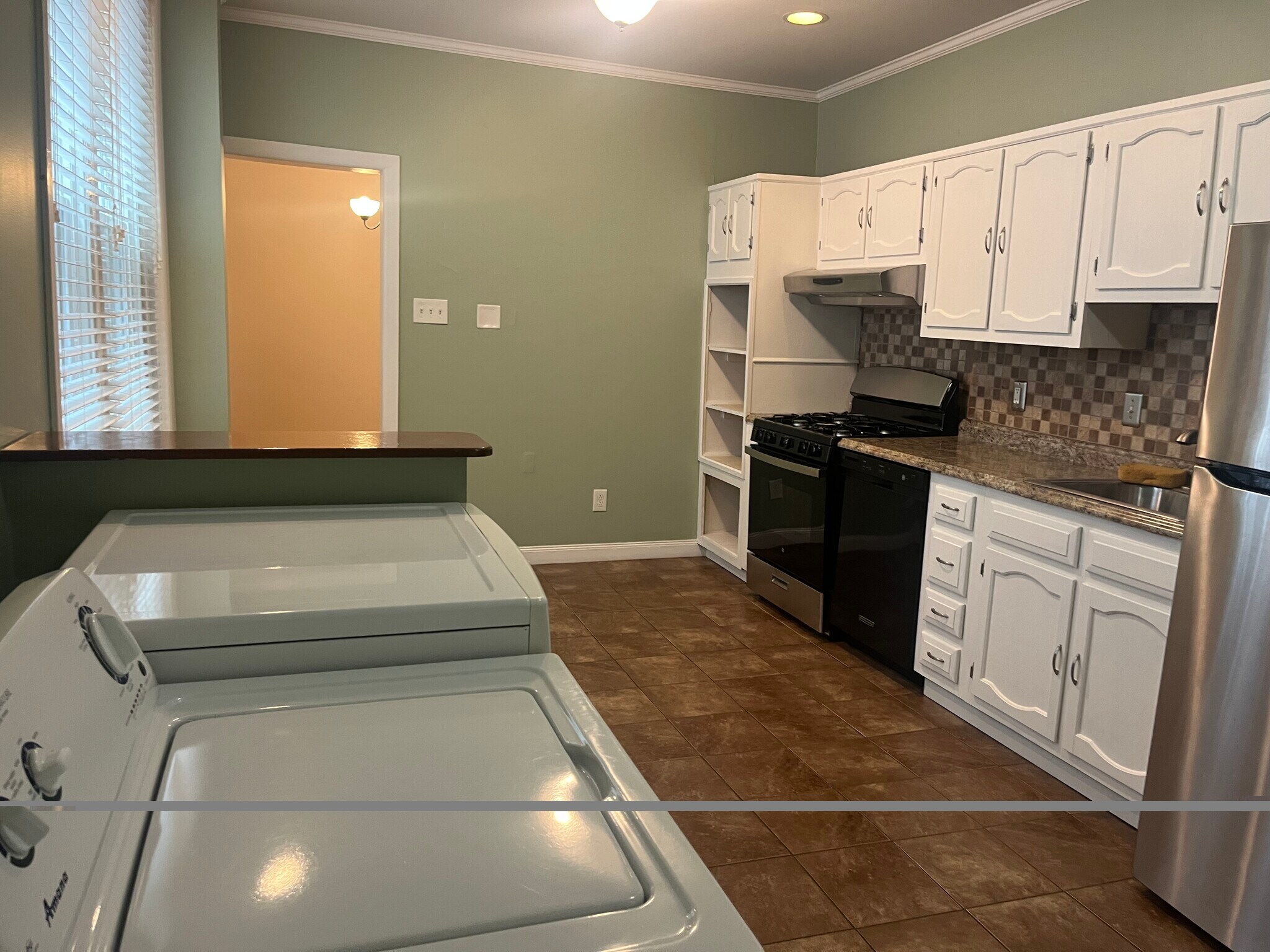 Building Photo - 478 Hermit St