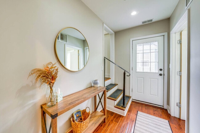 Building Photo - 1518 Riverside Ave