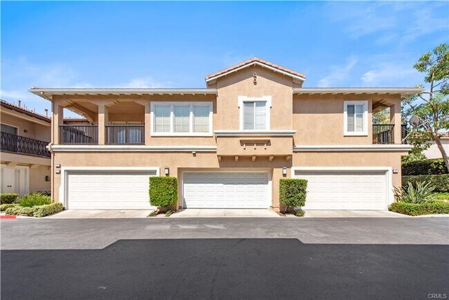 Building Photo - RECENTLY RENOVATED 3 BED, 3 BATH CONDO! $4,500 (OAK CREEK-IRVINE)