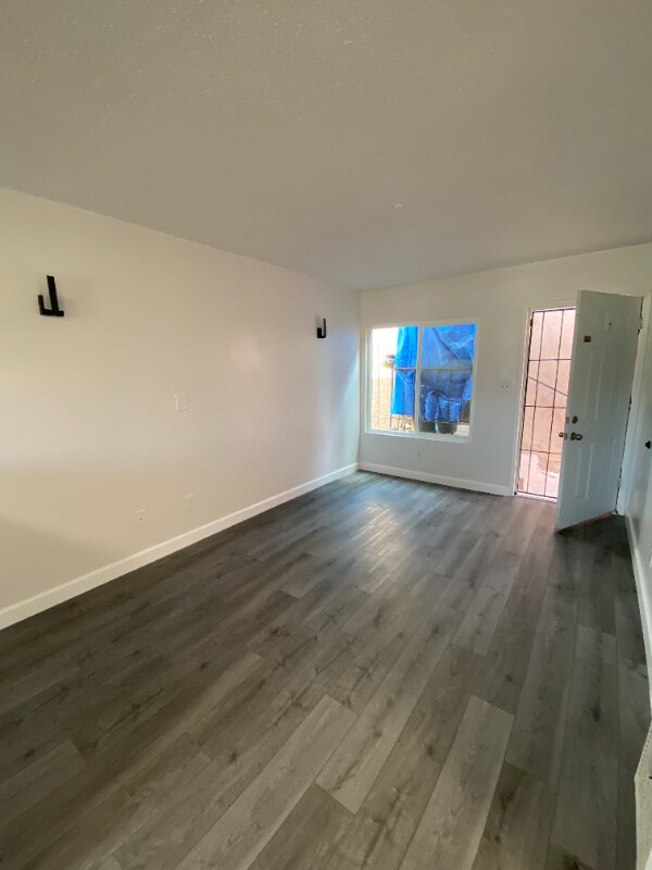 Building Photo - 1515-1515 E 20th St