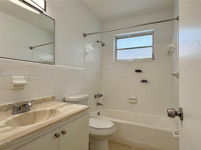 Building Photo - 1434 SW 22nd Ave