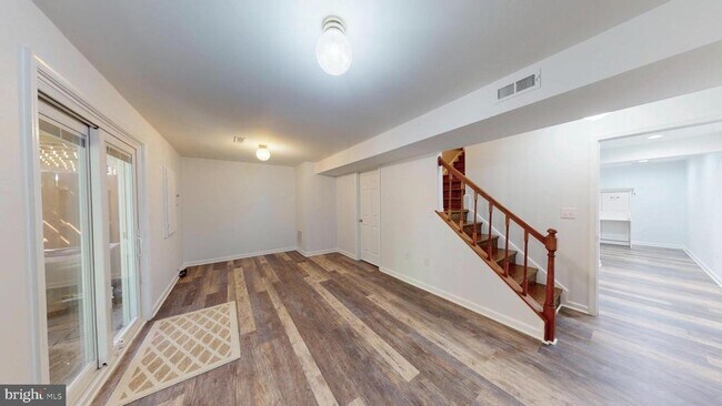 Building Photo - 200 Sulgrave Ct