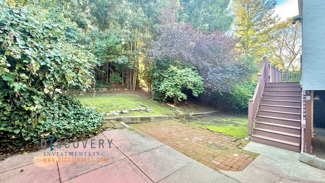 Building Photo - Upper Rockridge 3 Bedroom Home