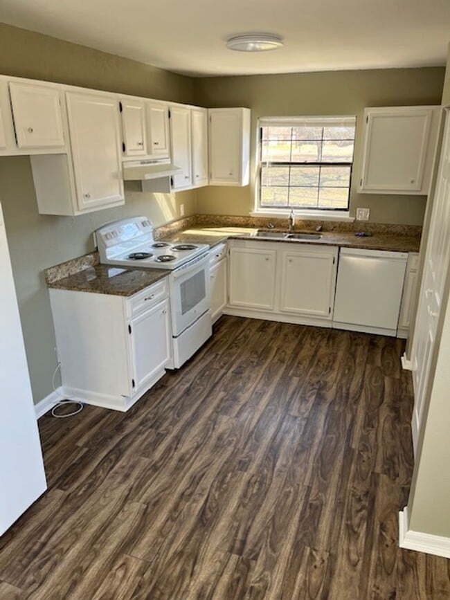 Building Photo - 4010 Mark Dr