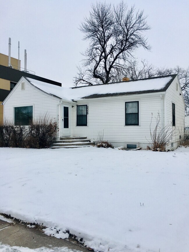 Building Photo - 3 bed/2 bath house
