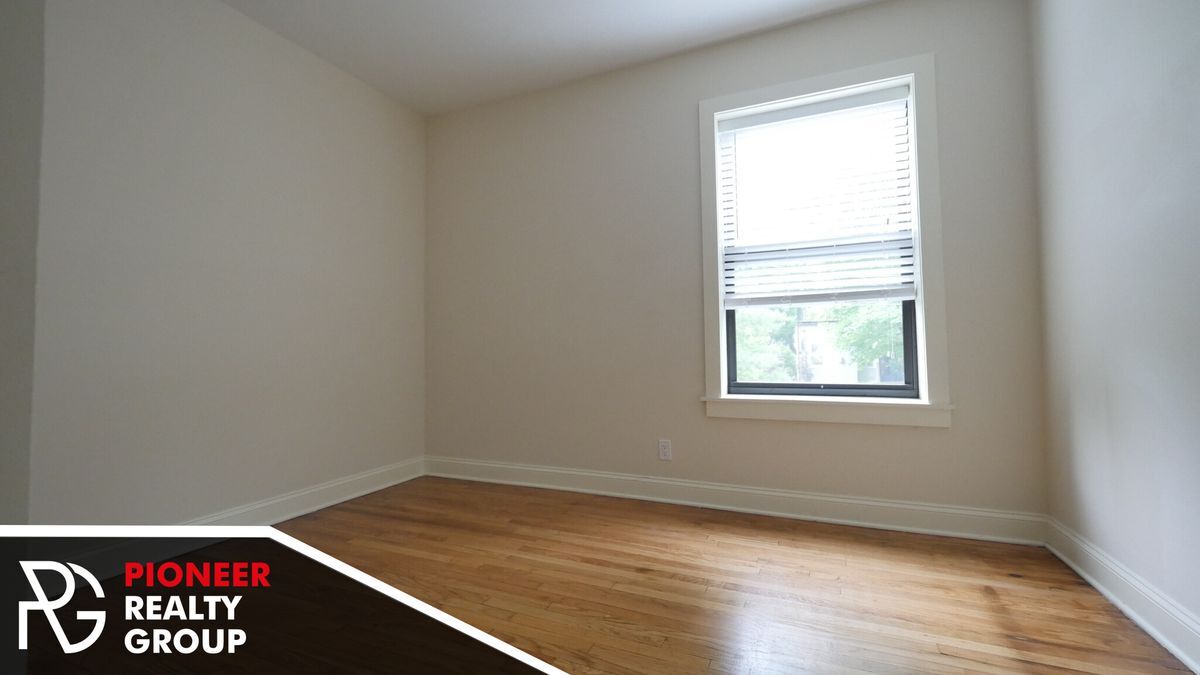 Building Photo - 4034 N Ashland Ave