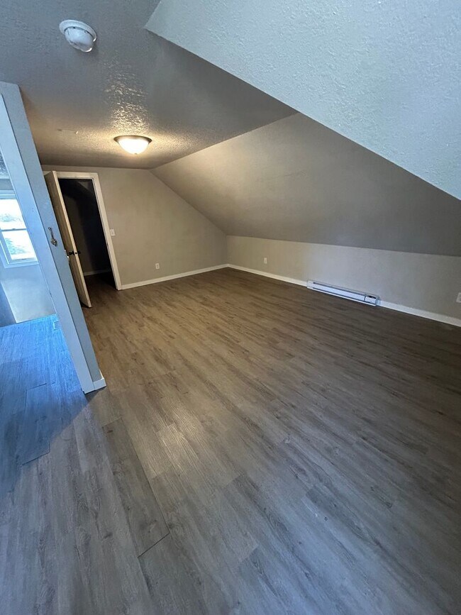 Building Photo - 3bd 1ba house for rent