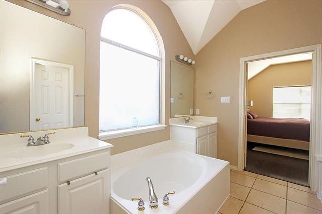 Building Photo - 1861 Carson Ln