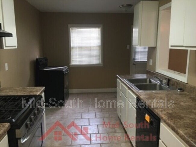 Building Photo - 4806 Violet Ave