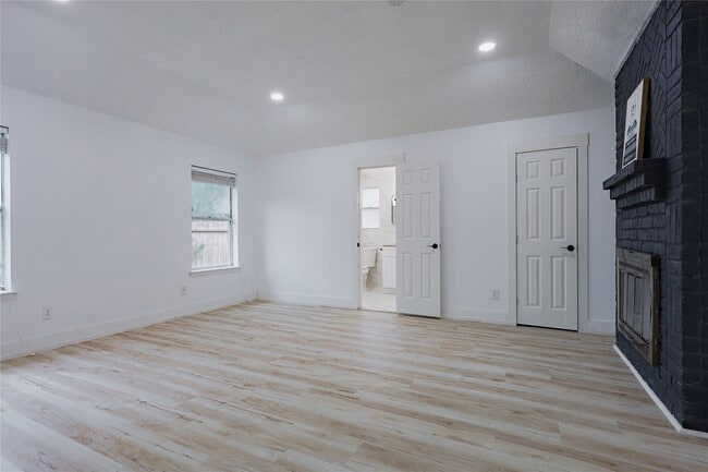 Building Photo - 2902 Misty Park Dr