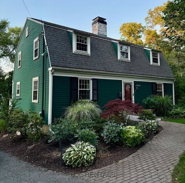 Building Photo - 336 Dedham St