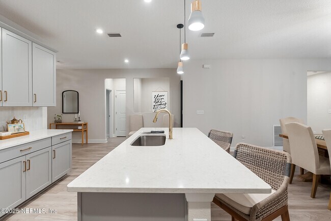 Building Photo - 50 Sydney Cv