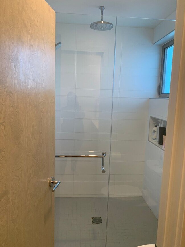 Building Photo - Capital Hill Row House ! 3 bed, 3 bath 194...