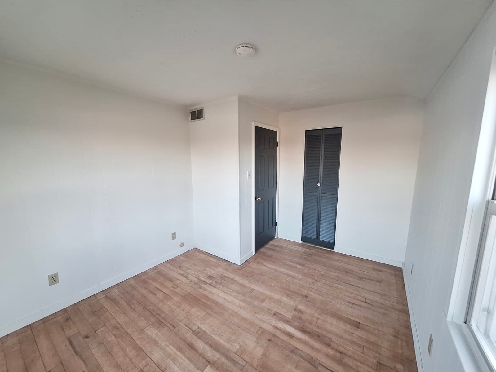 Building Photo - 991 Loucks Pl