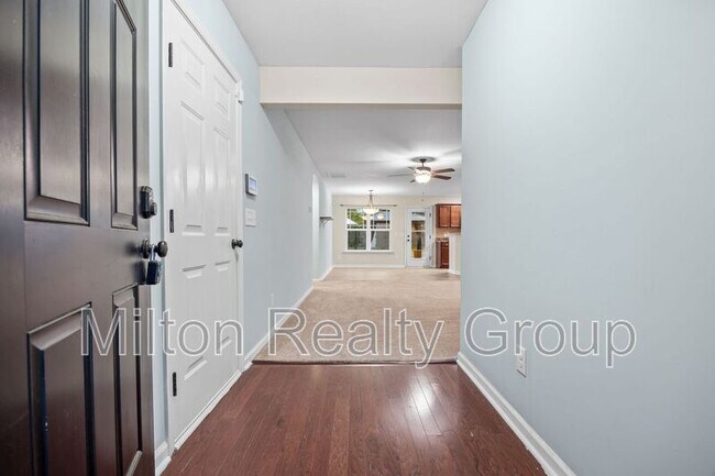 Building Photo - 111 Angel Oak Dr