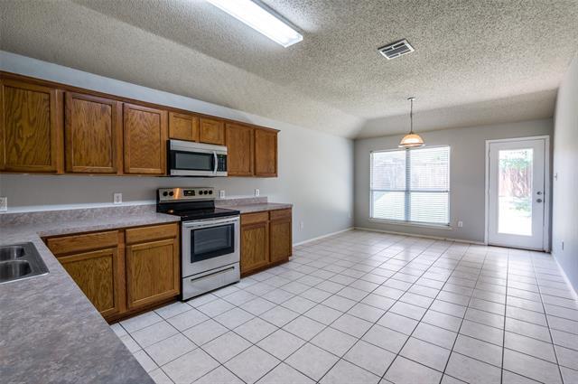 Building Photo - 9936 Carter Dr