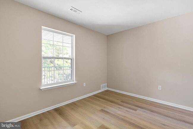 Building Photo - 1741 Braken Ave