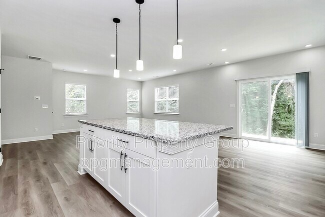 Building Photo - 6618 Riverview Dr