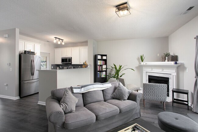 Building Photo - 3 Bd / 2.5 Bth townhouse in SW Durham Aubu...