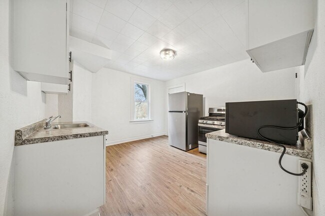 Building Photo - 3226 Richardson Ave