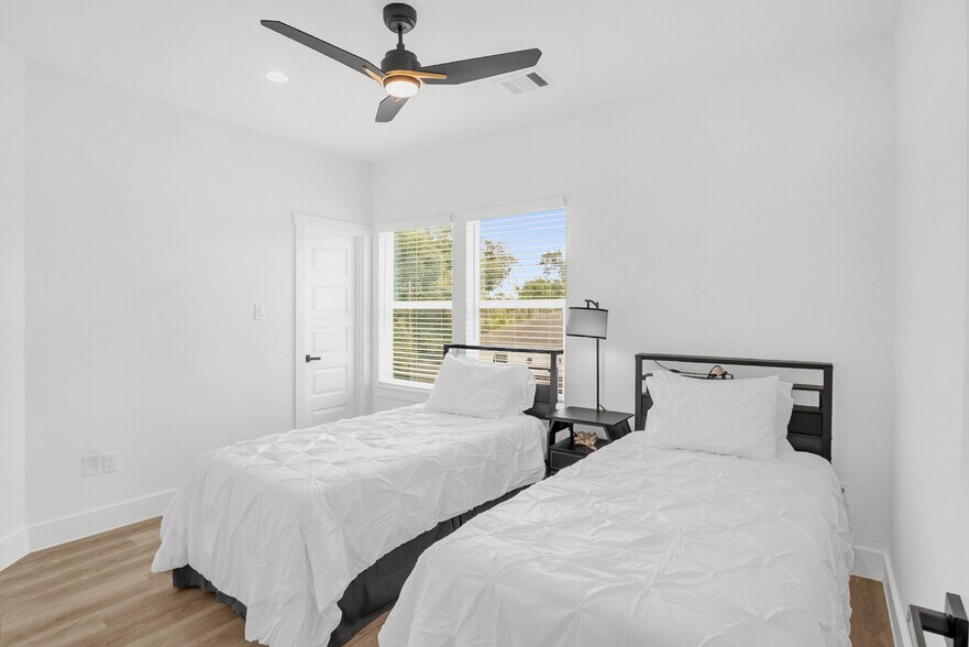 3rd Bedroom - 4321 McKinley St