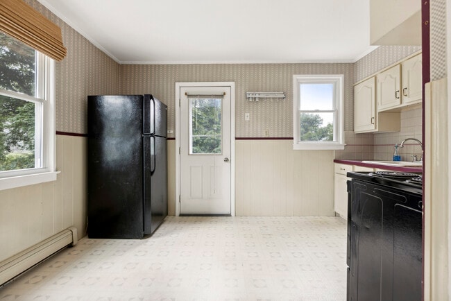 Building Photo - 45 Longfellow Dr