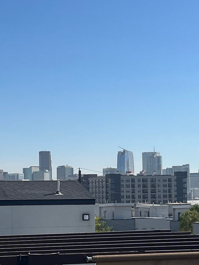 Building Photo - 2830 W 26th Ave