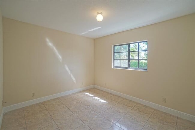 Building Photo - 5720 SW 26th St