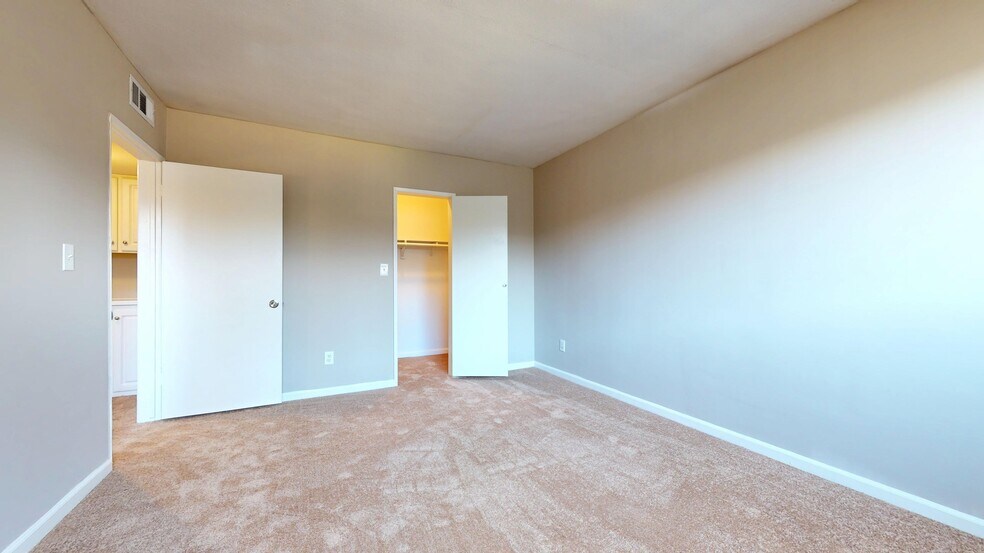 Building Photo - 20251 Cohasset St