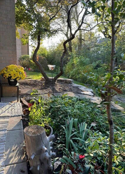 Building Photo - 6169 Knoll Wood Rd