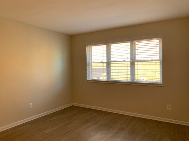 Picture showing new floors in the evening. - 526 Kenyon Street NW #101