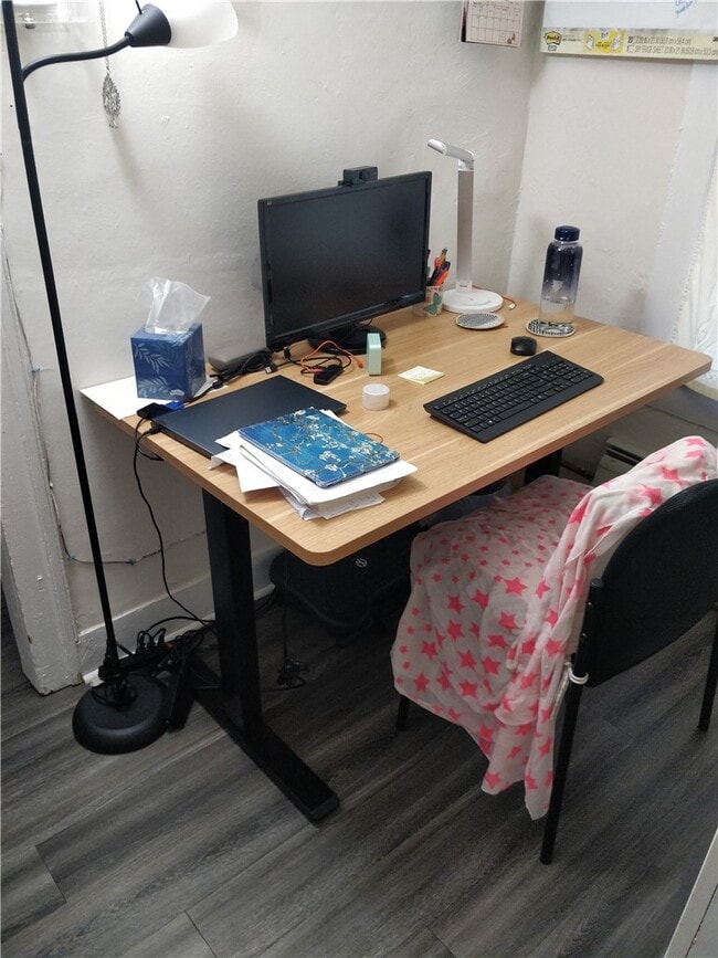 Building Photo - 115 Linn St