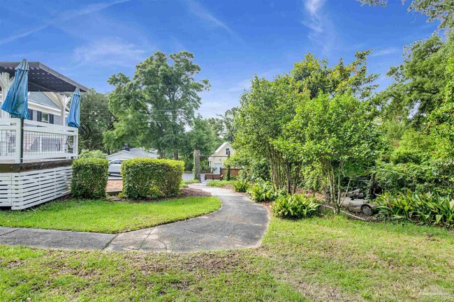 Building Photo - 421 Woodbine Dr