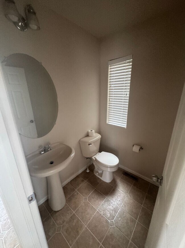 Building Photo - 2127 Mainsail Dr