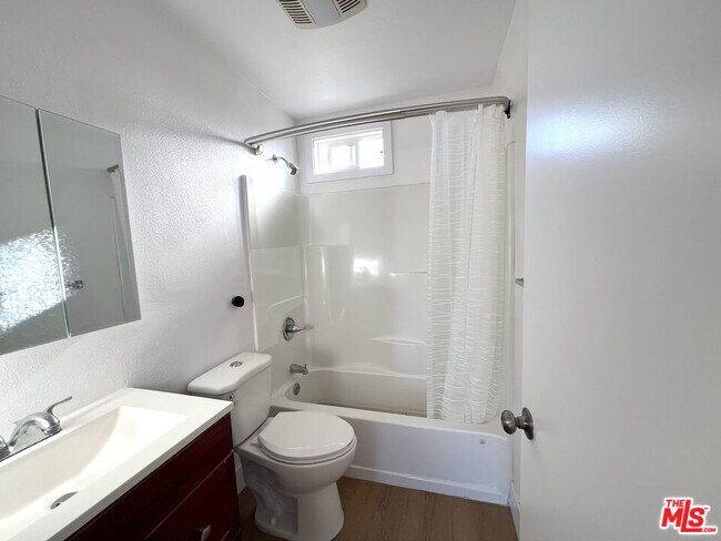 Building Photo - 1016 W 109th Pl