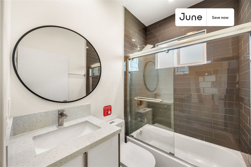 Building Photo - 5637 Riverton Ave