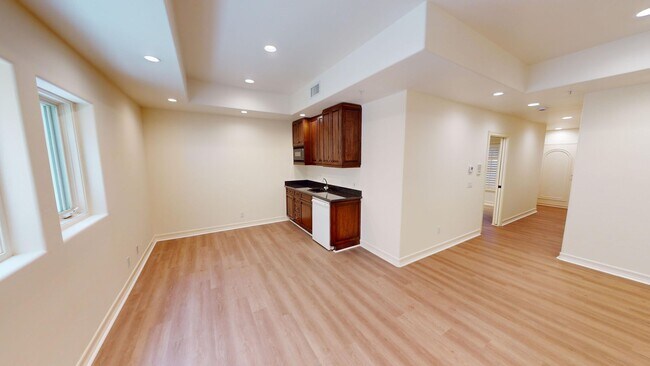 Building Photo - Spacious 4-bedroom 4.5 bath Home in a Gated Complex