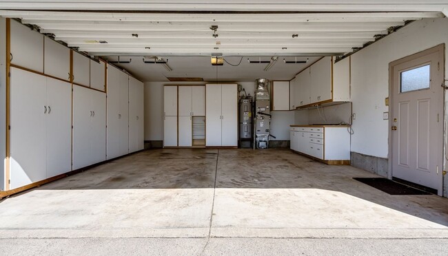 Building Photo - Large 4 Bed/ 2 Full Bath Home in the Gilha...