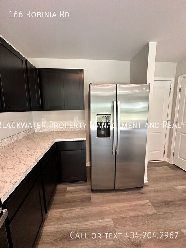 Building Photo - 166 Robinia Rd