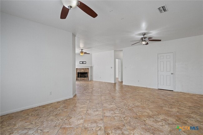 Building Photo - 204 Mallard Cove