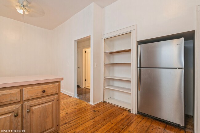Building Photo - 1633 Oak Ave