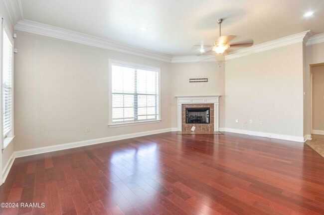 Building Photo - 3 bedroom, 2 bath home